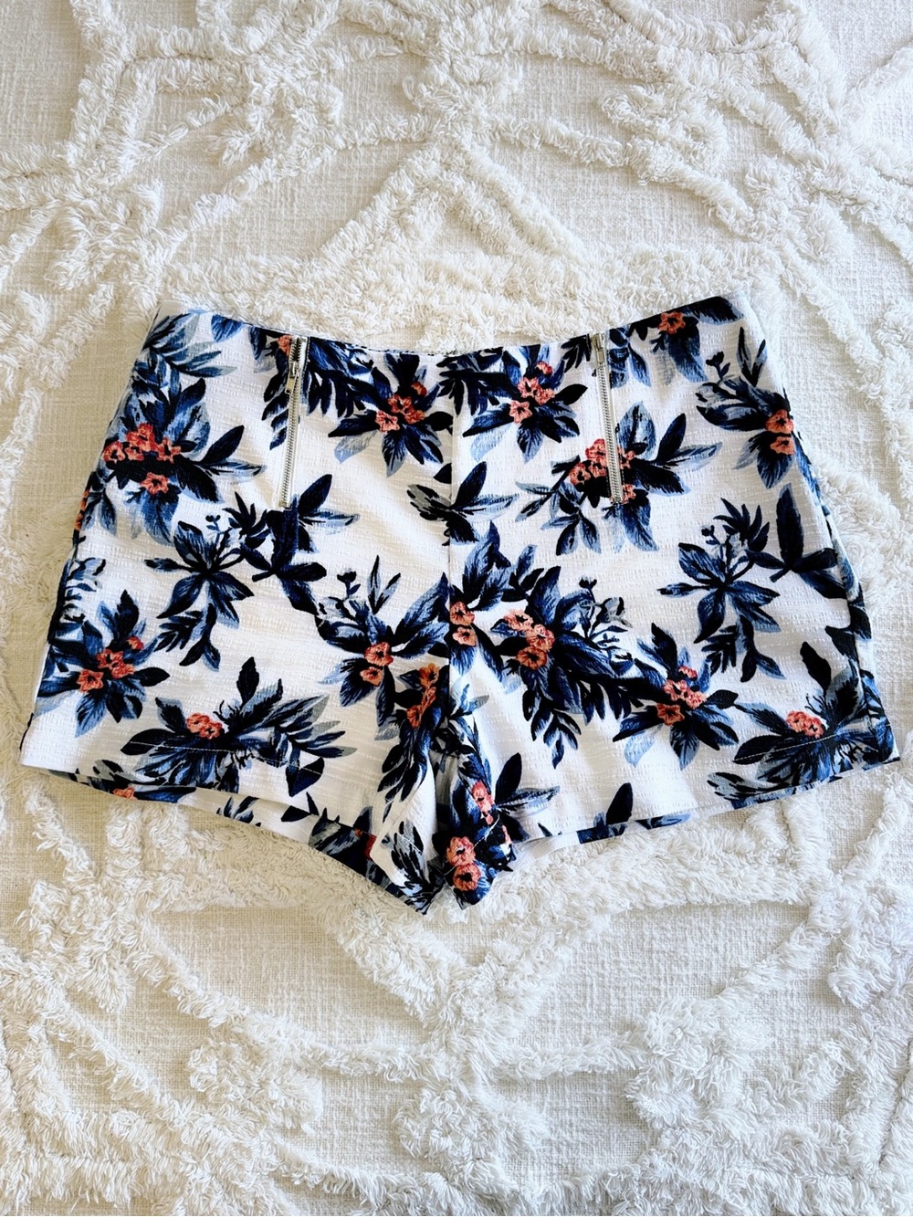 Sophie Rue Floral High Waisted Shorts Size Large Blue White Coral Zip Detail